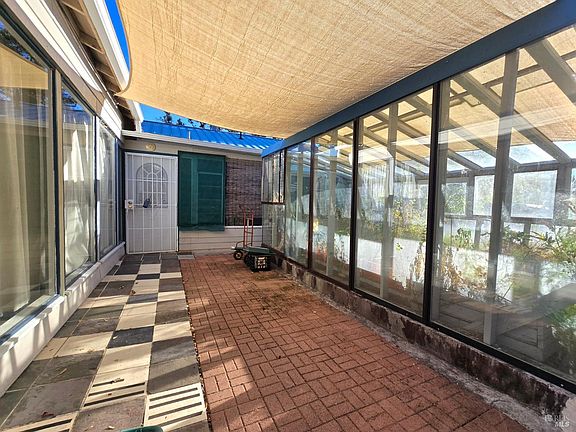 4th image of 20851 Locust Street