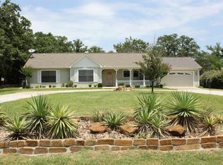 103 Seminole Dr, Lake Kiowa, TX 76240