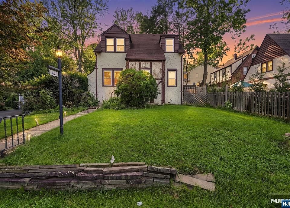 1st image of 43 Esmond Pl