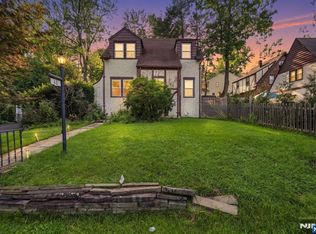 43 Esmond Pl, Tenafly, NJ 07670