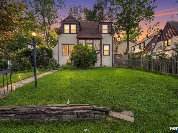 43 Esmond Pl, Tenafly, NJ 07670