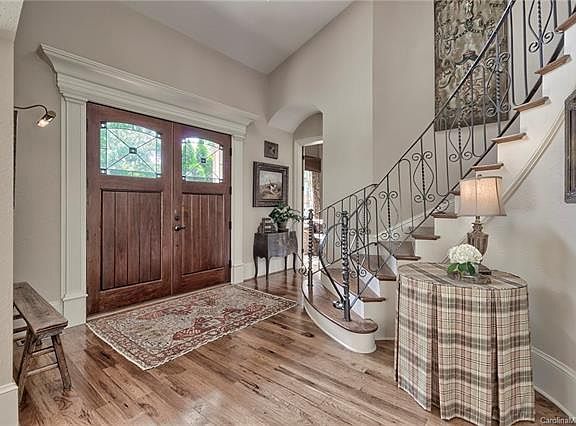 3rd image of 505 Meadowsweet Ln