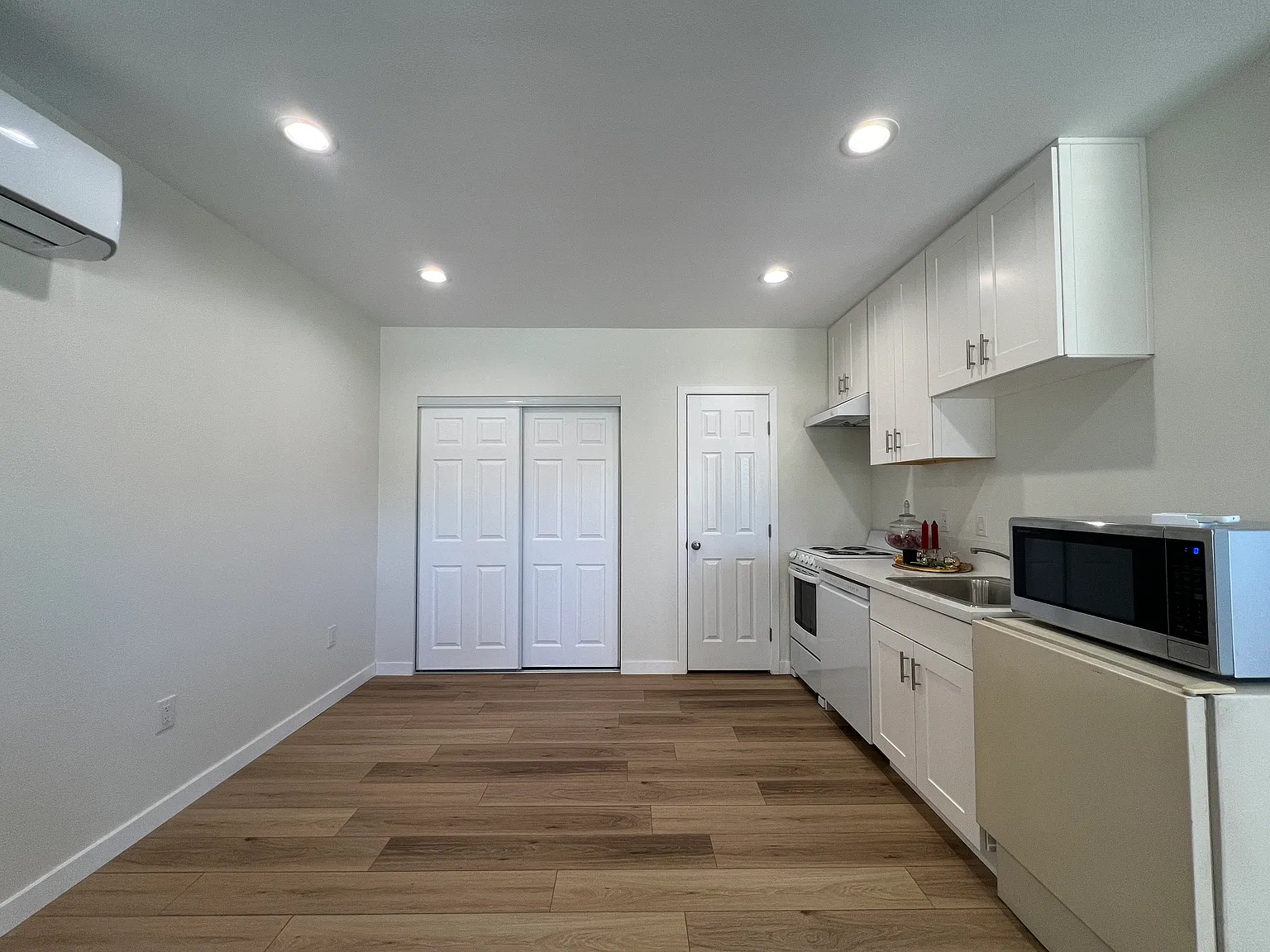 Studio, 500 sqft, $2,000 — Photo 3