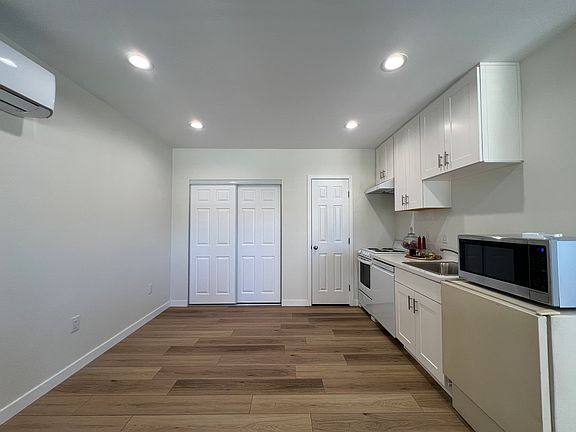 3rd image of 920 Donnybrook Ave #2