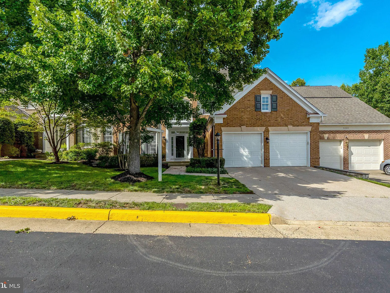 4 bed, 3.5 bath, 3046 sqft, $4,895 — Photo 3