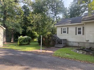 311 E Bridgers St, Burgaw, NC 28425