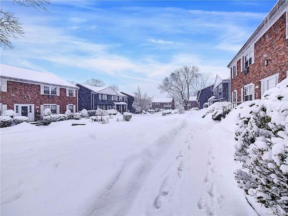 4th image of 59 Doxbury Ln