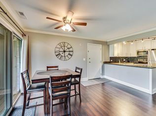 5805 Oakwood Dr APT E, Lisle, IL 60532