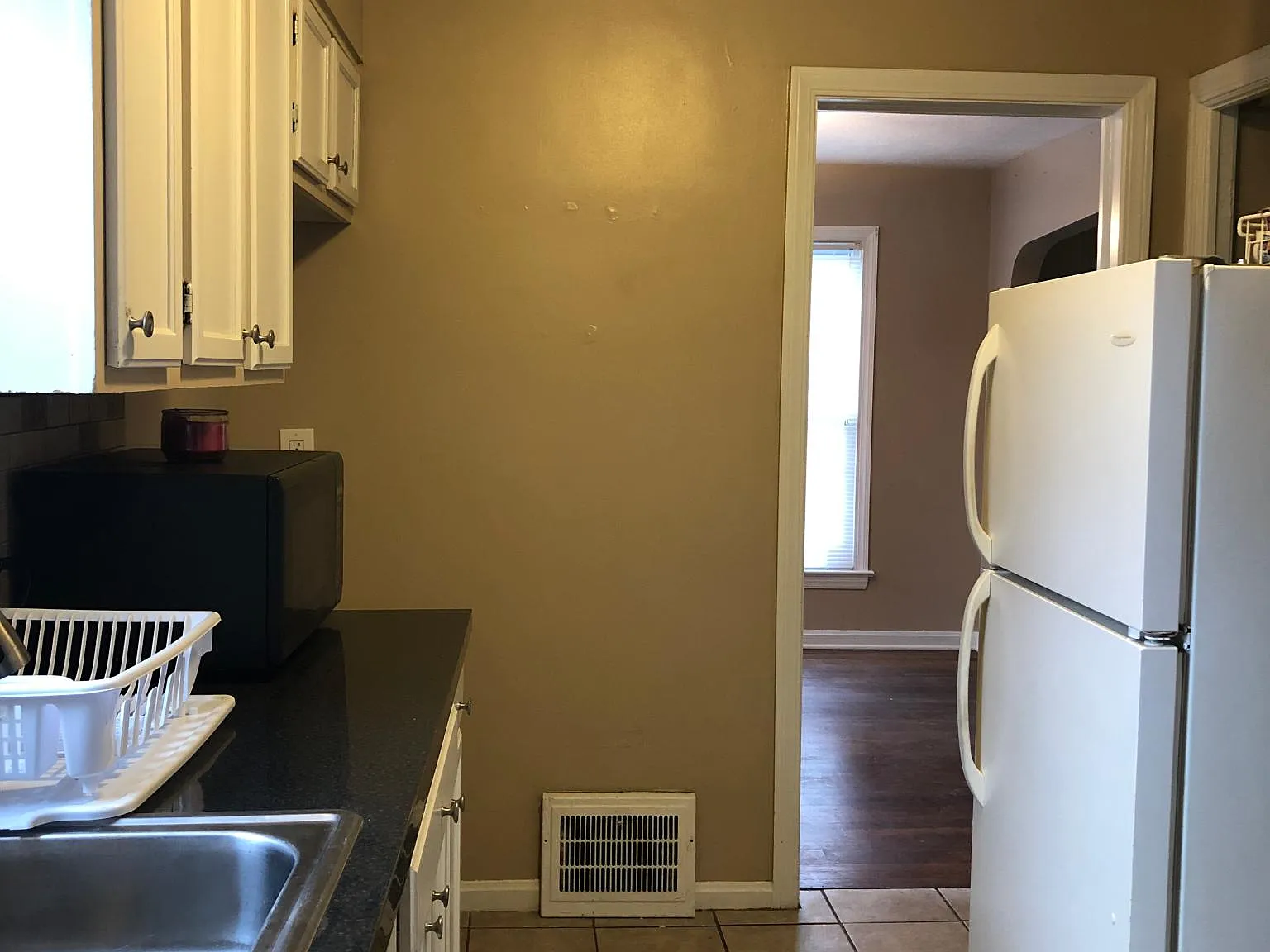 3 bed, 1176 sqft, $1,800 — Photo 3