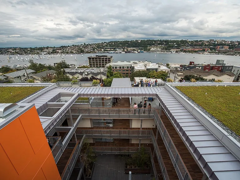 Welcome to Dexter Hayes! Modern convenience with exceptional views! — Photo 15