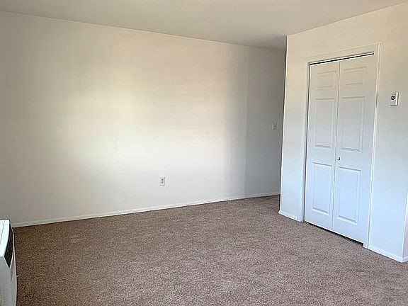 5th image of 362 Shore Dr E #13