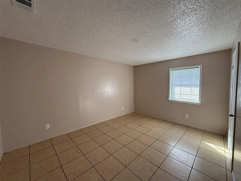 2203 Donahue Ln — Photo 5