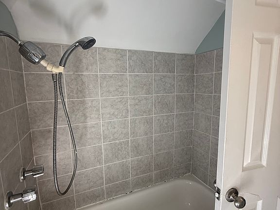 4th image of 1349 Lincoln Ave #3