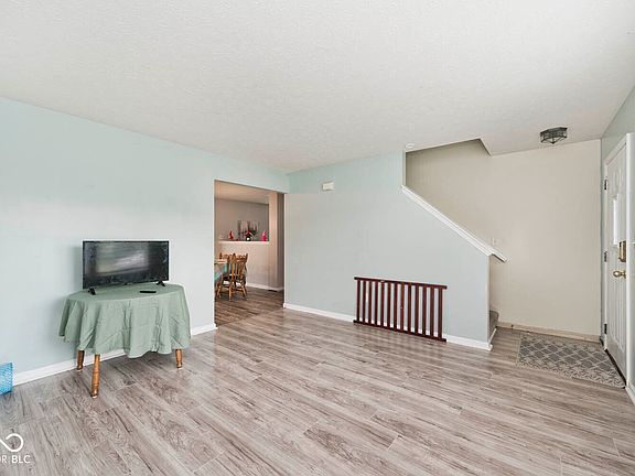 4th image of 3917 N Bergamot Ct