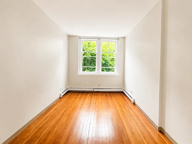 Israel Putnam Apartments — Photo 2
