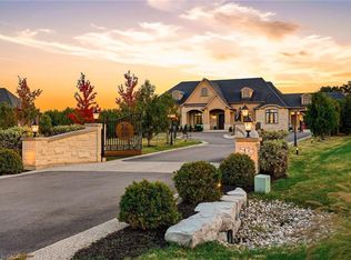 47 Tews Ln, Hamilton, ON L9H 7N4