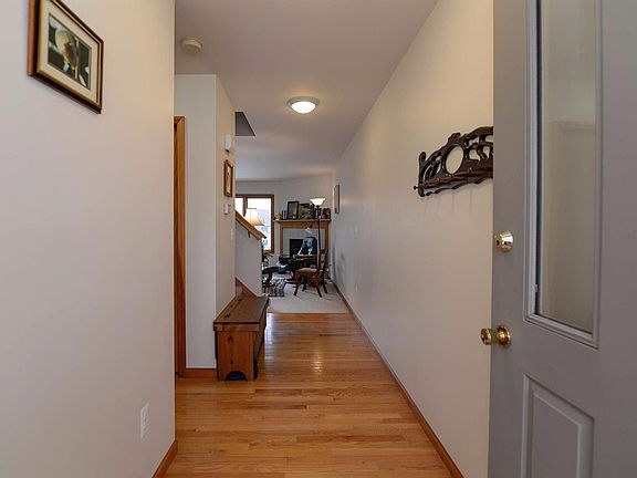 5th image of 587 Sycamore Cir