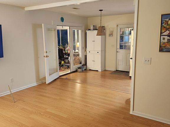 3rd image of 134 Woodberry Ct