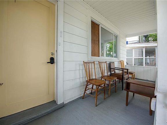 4th image of 209 Lakeview Ave