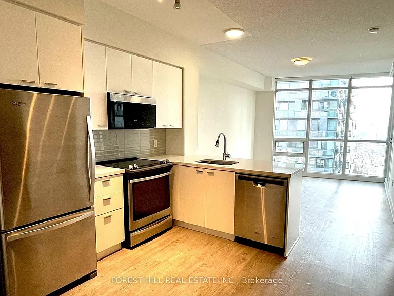 30 Roehampton Ave #2410 — Photo 5