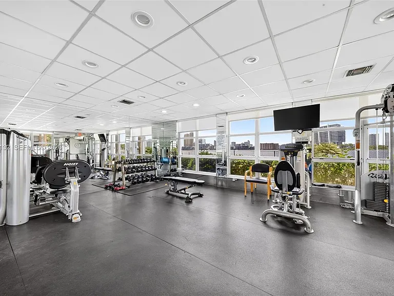 3600 Mystic Pointe Dr #310 — Photo 42