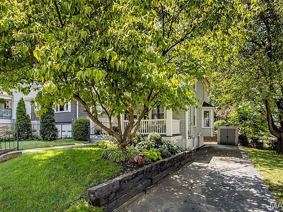 3rd image of 3423 Manhattan Ave