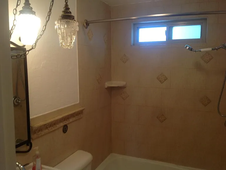 Master 3/4 walk-in shower