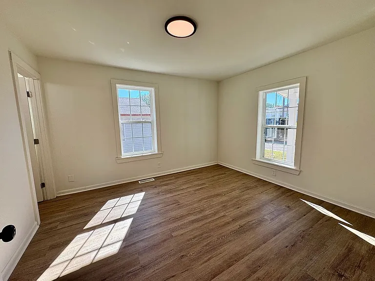 351 Fox St SW — Photo 3