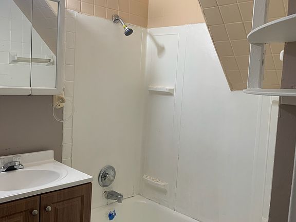 5th image of 6013 Vine St #2F