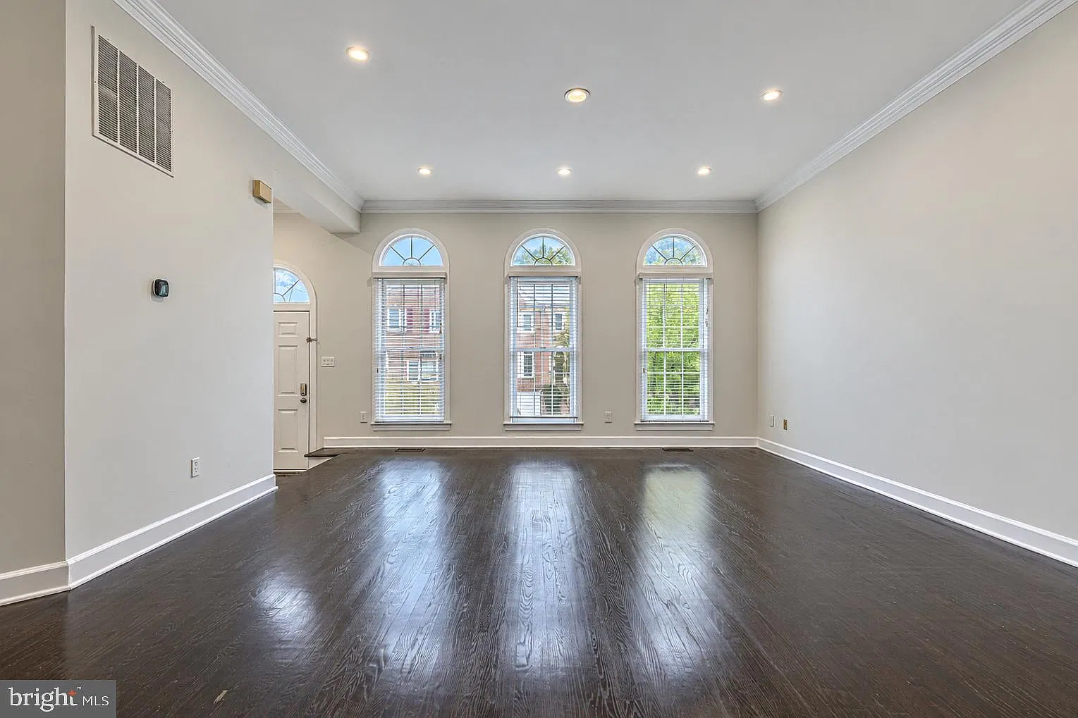 3 bed, 3.5 bath, 1932 sqft, $4,675 — Photo 4