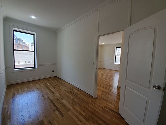 5th image of 44 Willoughby St #3