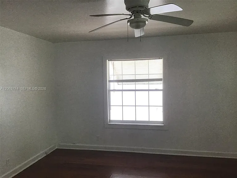429 49th St — Photo 31
