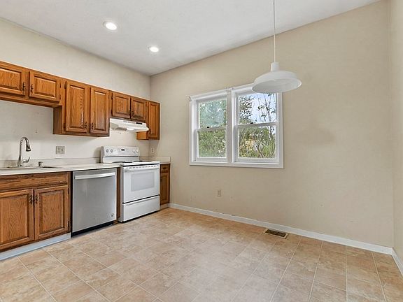 5th image of 11 Griswold Dr #1B