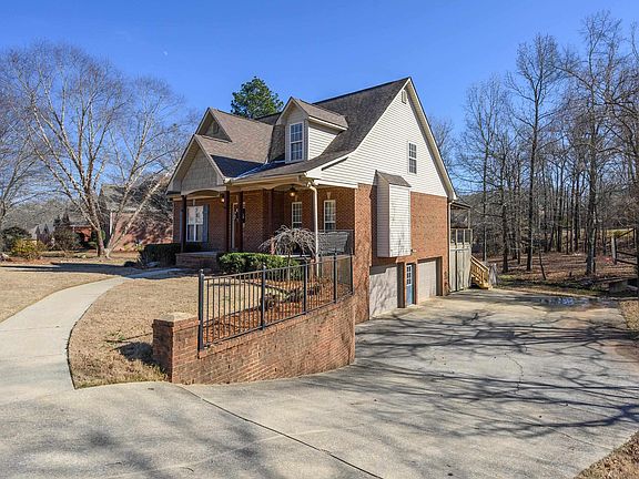 2nd image of 220 Camellia Dr