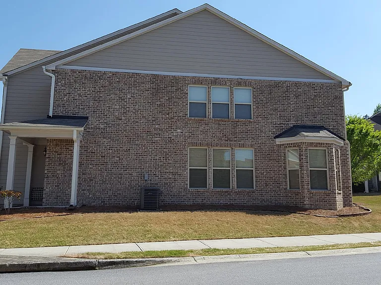 3909 Brockenhurst Dr — Photo 3