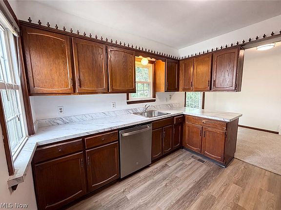 2nd image of 971 Learidge Rd