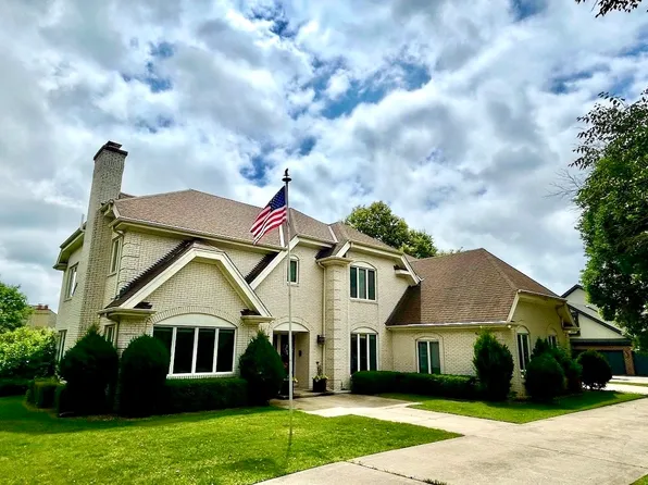 6402 Manor Dr, Burr Ridge, IL 60527