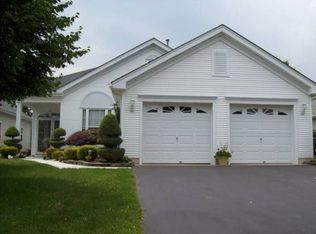 7 Amberlands Ct, Lakewood, NJ 08701