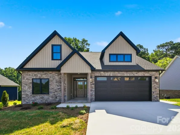 1917 Skyfall Ln, Hickory, NC 28602