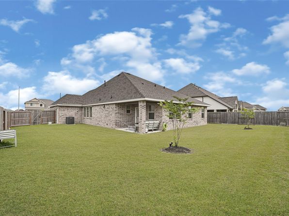 14818 Augusta Ave, Mont Belvieu, TX 77523