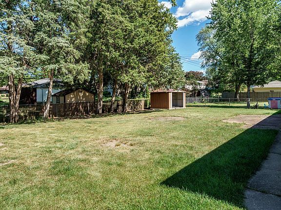 4th image of 3814 Dakota Ln