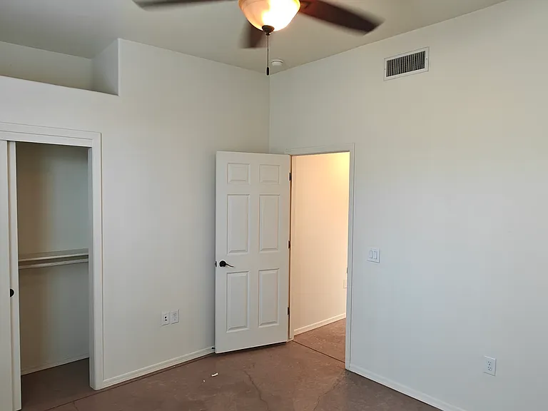 348 E Adams St #2 — Photo 11