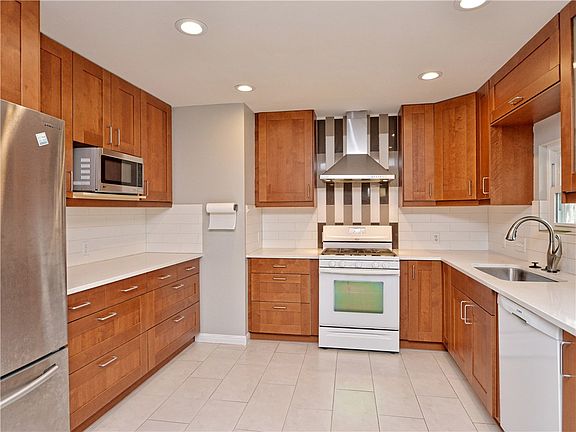 5th image of 8003 Logwood Dr
