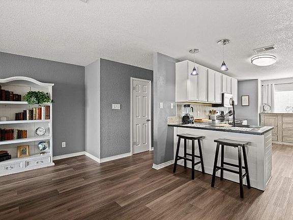 5th image of 342 Harbor Dr #4