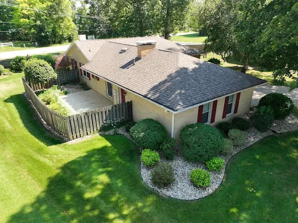 66 Country Club Dr, Danville, IL 61832