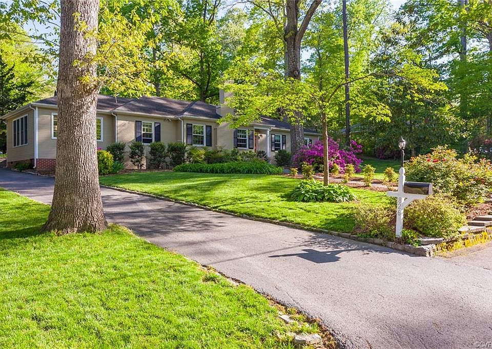 1st image of 826 Arlington Cir
