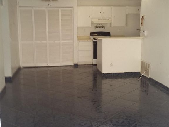 3rd image of 24075 Aylesbury Dr