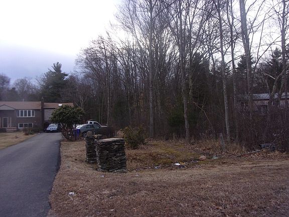 2nd image of 105 Abington Ave
