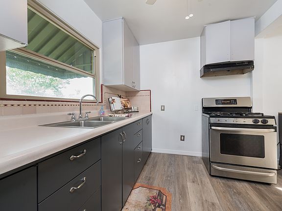 5th image of 4052 Myrtle Ave