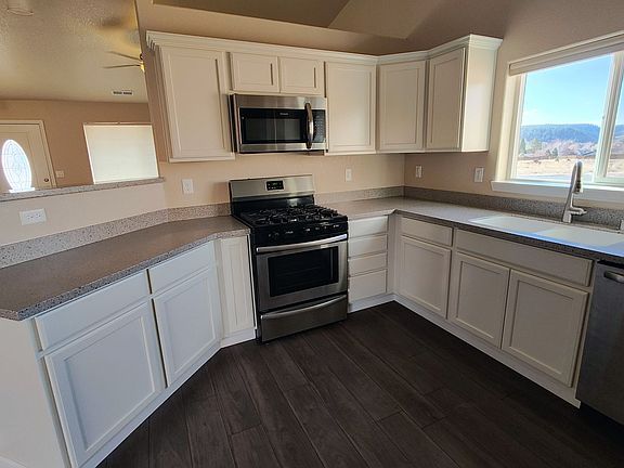 5th image of 1075 Overlook Dr